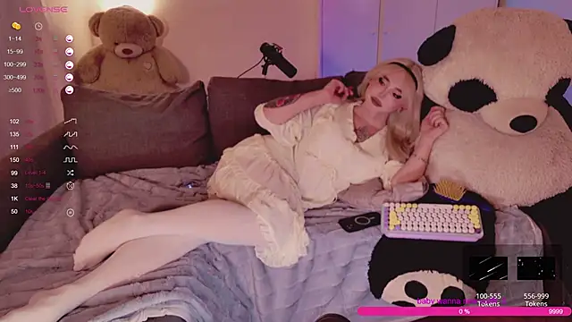 Snapshot of _rose_monarch_ chatting on December 2024 11:07:01 PM rose monarch online show from December 2024 11:07:01 PM