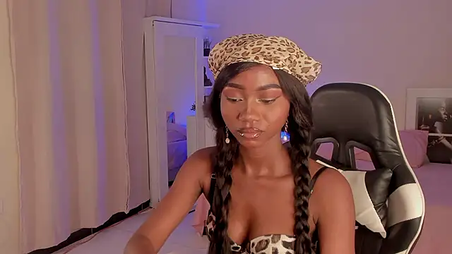 Snapshot of SavannahWildee chatting on December 2024 08:55:01 PM SavannahWildee online show from December 2024 08:55:01 PM