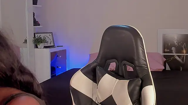 Snapshot of SavannahWildee chatting on December 2024 07:23:01 PM SavannahWildee online show from December 2024 07:23:01 PM