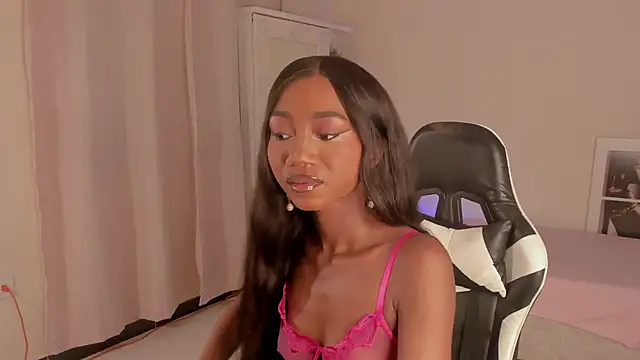 Snapshot of SavannahWildee chatting on December 2024 11:03:02 AM SavannahWildee online show from December 2024 11:03:02 AM