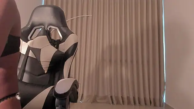 Snapshot of SavannahWildee chatting on October 2025 11:19:01 AM SavannahWildee online show from October 2025 11:19:01 AM