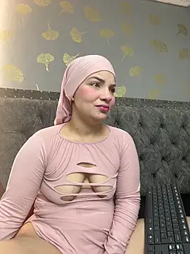 Layla kaderr online show from April 2026 11:22:02 PM