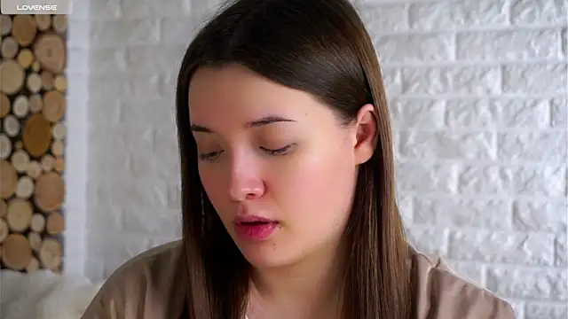 Snapshot of LowOncoming chatting on November 2025 02:00:01 AM LowOncoming online show from November 2025 02:00:01 AM