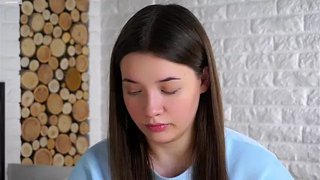 Snapshot of LowOncoming chatting on November 2025 02:10:01 AM LowOncoming online show from November 2025 02:10:01 AM