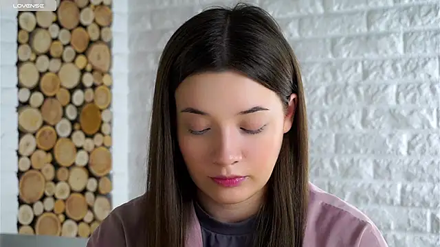 Snapshot of LowOncoming chatting on November 2025 03:18:02 AM LowOncoming online show from November 2025 03:18:02 AM