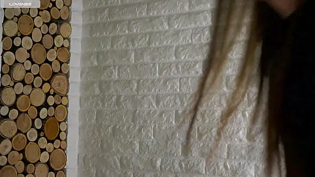 Snapshot of LowOncoming chatting on November 2025 02:03:01 AM LowOncoming online show from November 2025 02:03:01 AM