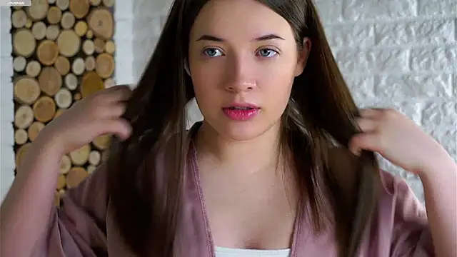 Snapshot of LowOncoming chatting on December 2025 02:05:01 AM LowOncoming online show from December 2025 02:05:01 AM