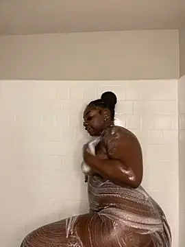 Snapshot of LillShayy chatting on December 2024 10:50:01 PM LillShayy online show from December 2024 10:50:01 PM