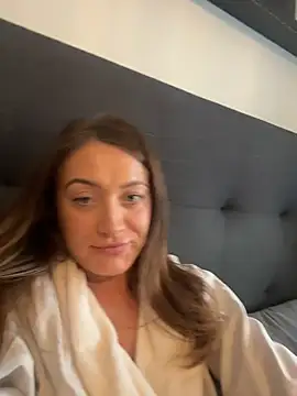 Snapshot of Pollypearson chatting on December 2025 12:21:02 PM Pollypearson online show from December 2025 12:21:02 PM