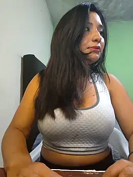 Snapshot of yuliparis chatting on December 2024 11:56:01 PM yuliparis online show from December 2024 11:56:01 PM