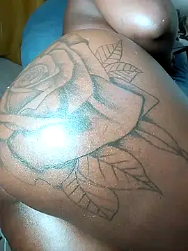 Snapshot of Hugemassivebootie chatting on November 2025 05:22:02 AM Hugemassivebootie online show from November 2025 05:22:02 AM