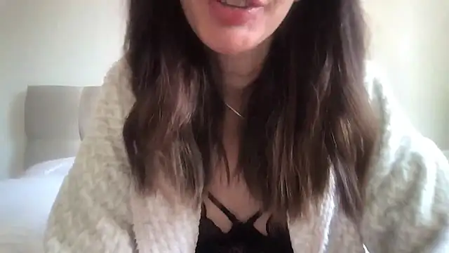 Snapshot of paolajonez chatting on September 2025 12:40:02 PM paolajonez online show from September 2025 12:40:02 PM