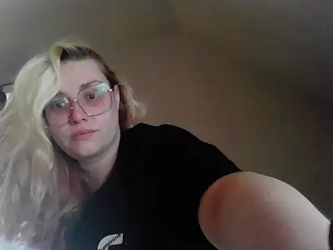 Snapshot of Lalalynn chatting on May 2026 07:40:02 PM Lalalynn online show from May 2026 07:40:02 PM
