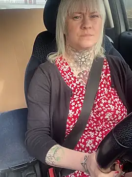 poussichienne online show from February 2026 10:14:01 AM