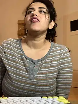 Snapshot of Curvydesifromgermany chatting on December 2024 03:15:01 PM Curvydesifromgermany online show from December 2024 03:15:01 PM