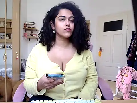 Curvydesifromgermany online show from March 2026 10:44:01 AM