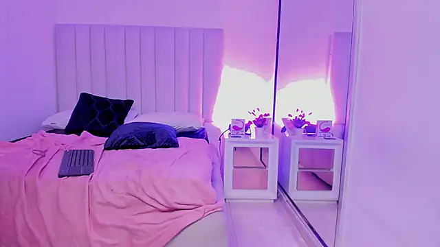 Snapshot of Laura_Dicardy chatting on March 2025 03:16:02 PM Laura Dicardy online show from March 2025 03:16:02 PM