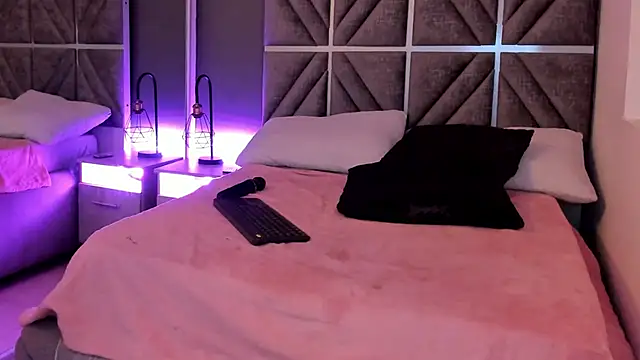 Snapshot of Laura_Dicardy chatting on March 2025 07:42:02 PM Laura Dicardy online show from March 2025 07:42:02 PM