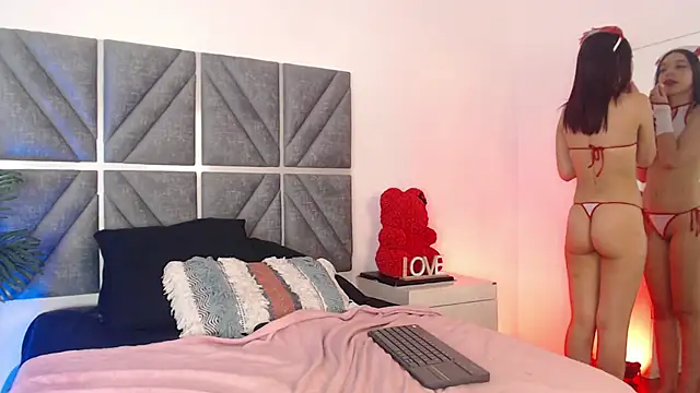 Snapshot of Laura_Dicardy chatting on November 2025 08:18:01 PM Laura Dicardy online show from November 2025 08:18:01 PM