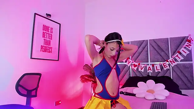 Snapshot of Laura_Dicardy chatting on February 2026 07:43:01 PM Laura Dicardy online show from February 2026 07:43:01 PM