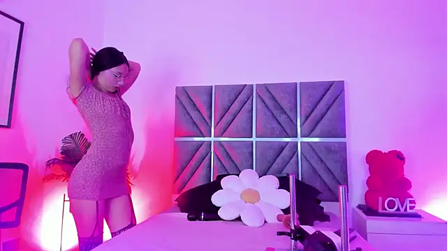 Snapshot of Laura_Dicardy chatting on February 2026 07:37:02 PM Laura Dicardy online show from February 2026 07:37:02 PM