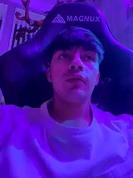 Snapshot of Steev_Novoa chatting on October 2025 11:17:01 PM Steev Novoa online show from October 2025 11:17:01 PM