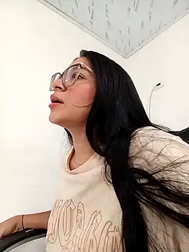 -VICKKY online show from November 2025 01:12:02 PM