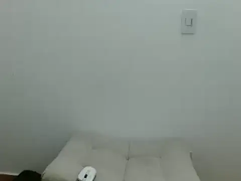 Snapshot of Pauleett chatting on February 2025 01:19:02 AM Pauleett online show from February 2025 01:19:02 AM