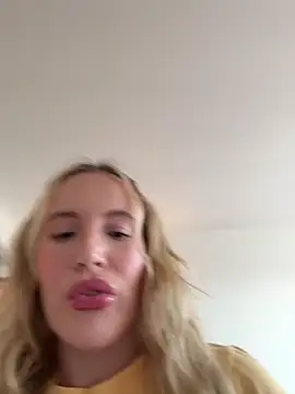 isisxoxx online show from March 2026 03:37:02 PM