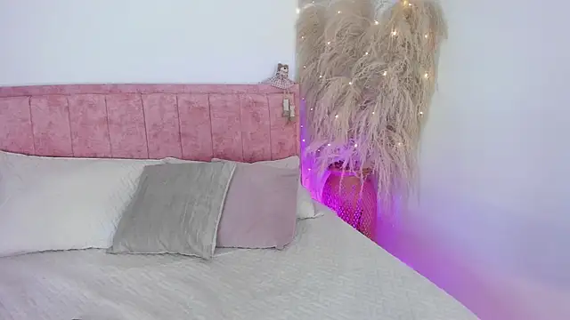 Sofiawilson  online show from October 2025 01:07:01 PM