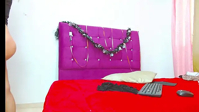 Snapshot of chantalsemenova1 chatting on November 2025 08:34:02 PM chantalsemenova1 online show from November 2025 08:34:02 PM