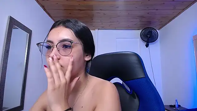 Snapshot of antonella_sweetlittle chatting on November 2025 01:11:02 PM antonella sweetlittle online show from November 2025 01:11:02 PM