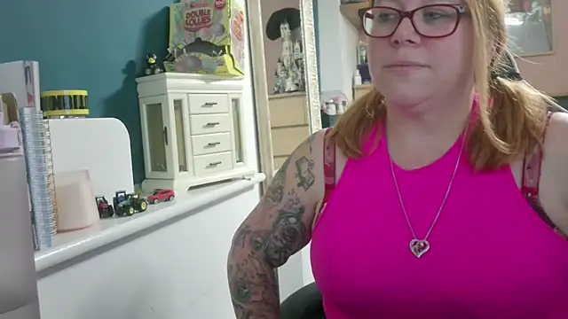 Snapshot of NikiDeeOfficial chatting on September 2025 09:14:02 PM NikiDeeOfficial online show from September 2025 09:14:02 PM