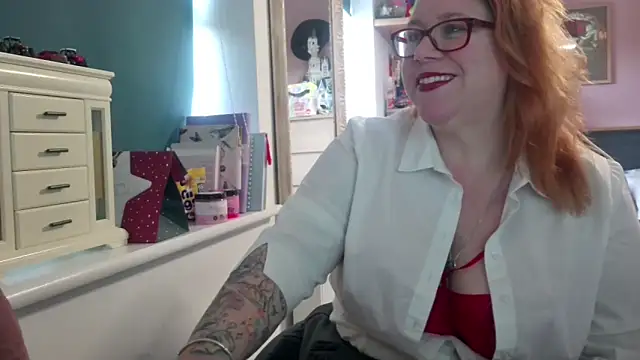 Snapshot of NikiDeeOfficial chatting on December 2025 12:10:01 PM NikiDeeOfficial online show from December 2025 12:10:01 PM