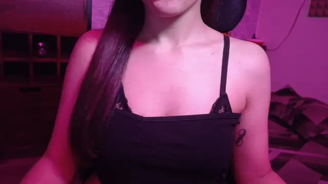 Snapshot of MidnightFlame chatting on October 2025 12:42:01 AM MidnightFlame online show from October 2025 12:42:01 AM