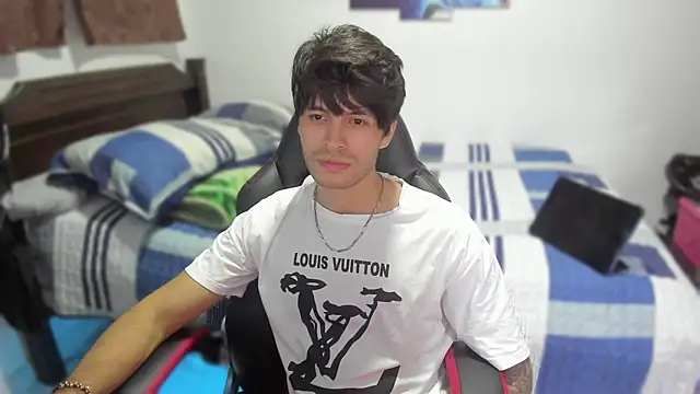 justin stark7 online show from December 2024 12:12:02 AM