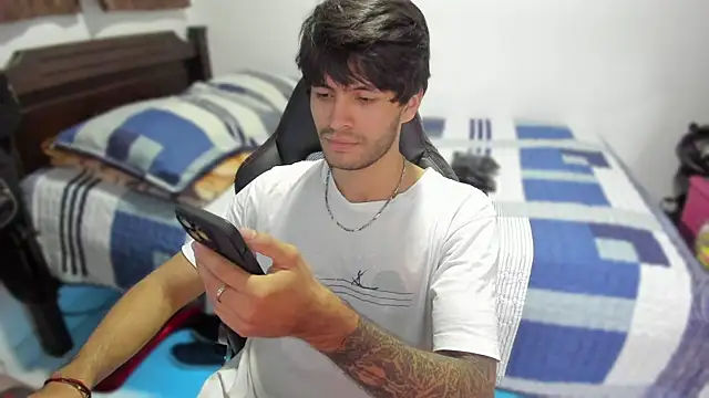 justin stark7 online show from December 2024 11:49:01 PM