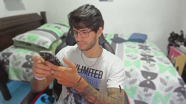 justin stark7 online show from February 2025 11:21:02 PM