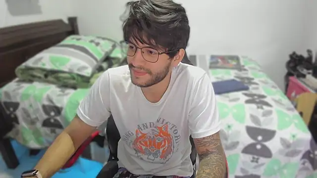 justin stark7 online show from February 2025 11:04:01 PM