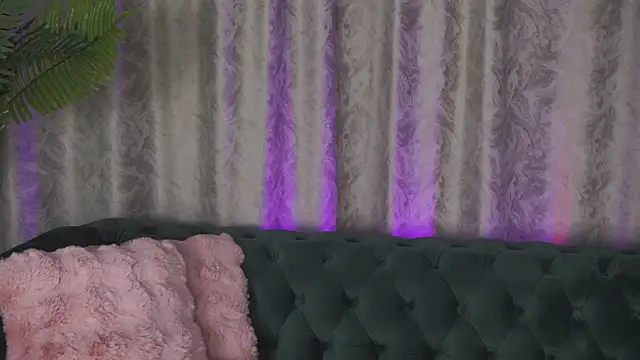 FoxieJullia online show from February 2025 07:41:01 AM