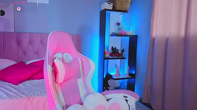 Snapshot of LoaLuxury chatting on October 2025 05:31:02 PM LoaLuxury online show from October 2025 05:31:02 PM