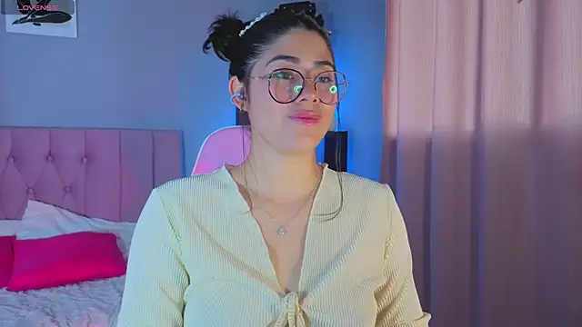 Snapshot of LoaLuxury chatting on November 2025 05:57:01 PM LoaLuxury online show from November 2025 05:57:01 PM