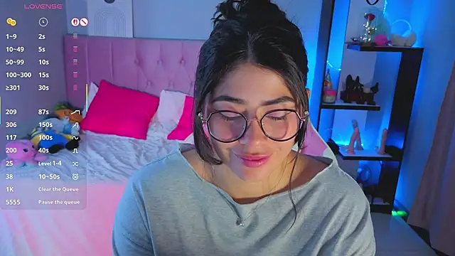 Snapshot of LoaLuxury chatting on November 2025 05:33:02 PM LoaLuxury online show from November 2025 05:33:02 PM