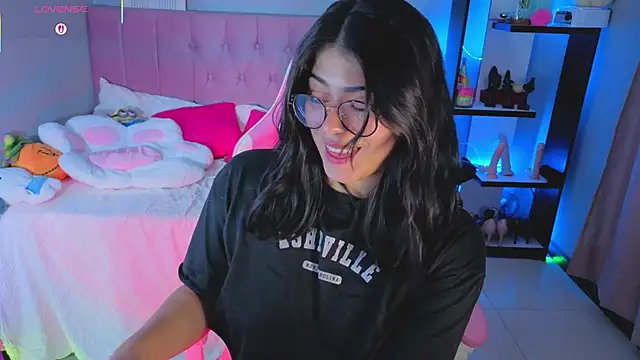 Snapshot of LoaLuxury chatting on November 2025 09:13:01 PM LoaLuxury online show from November 2025 09:13:01 PM