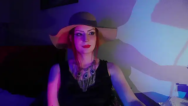 Snapshot of MoonLady chatting on February 2025 04:15:01 AM MoonLady online show from February 2025 04:15:01 AM