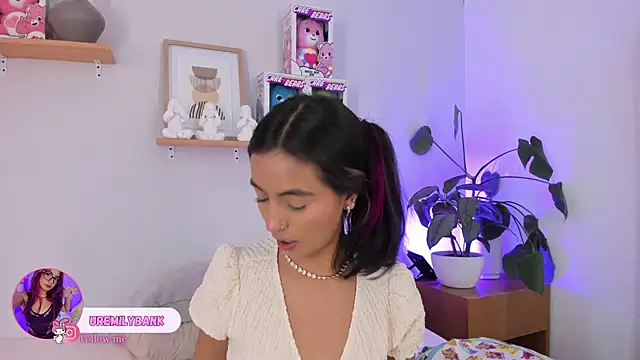 Snapshot of emily_bank chatting on September 2025 07:40:02 PM emily bank online show from September 2025 07:40:02 PM