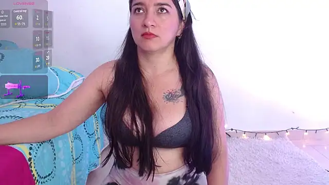 Snapshot of Emelyross_ chatting on May 2026 01:17:01 PM Emelyross online show from May 2026 01:17:01 PM