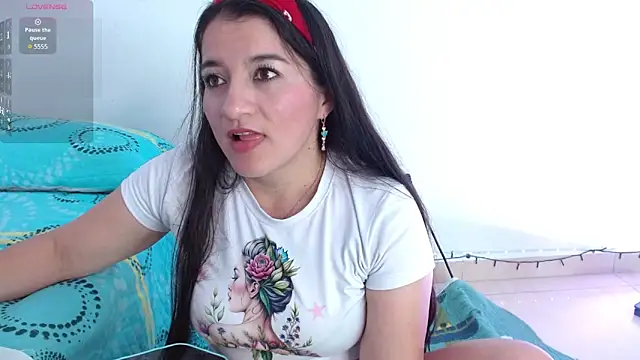 Snapshot of Emelyross_ chatting on June 2026 07:56:01 PM Emelyross online show from June 2026 07:56:01 PM