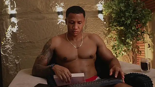 Logan Varela online show from November 2025 09:06:02 PM