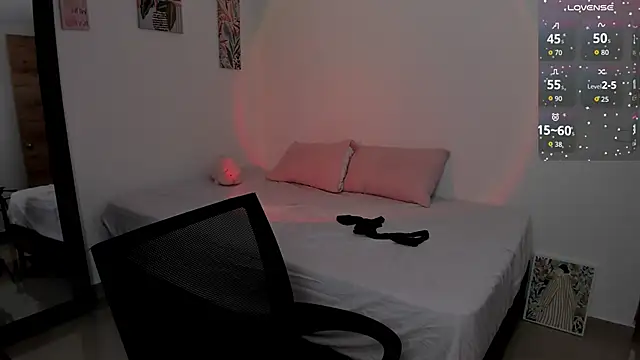 Snapshot of Agatha_Vixen chatting on December 2025 01:28:02 PM Agatha Vixen online show from December 2025 01:28:02 PM